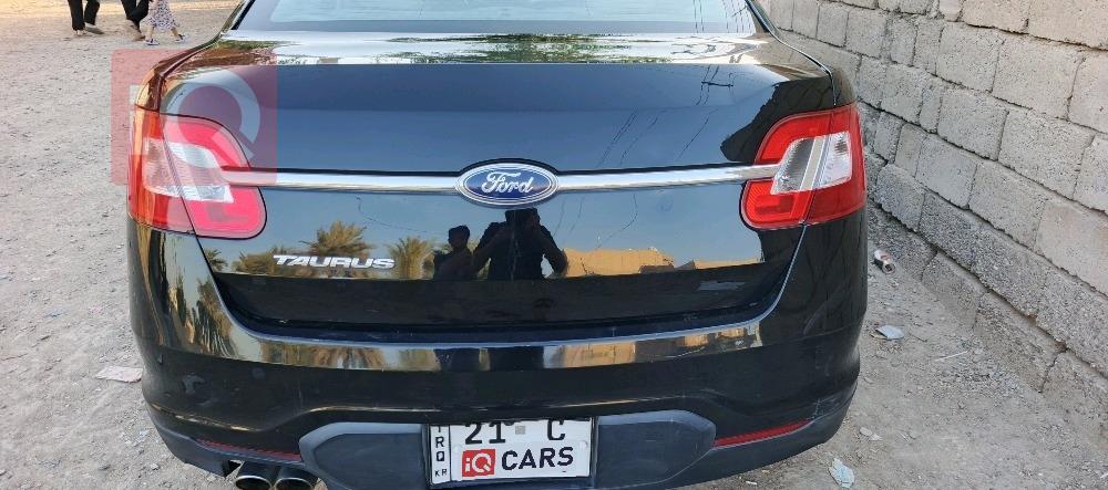 Ford Taurus